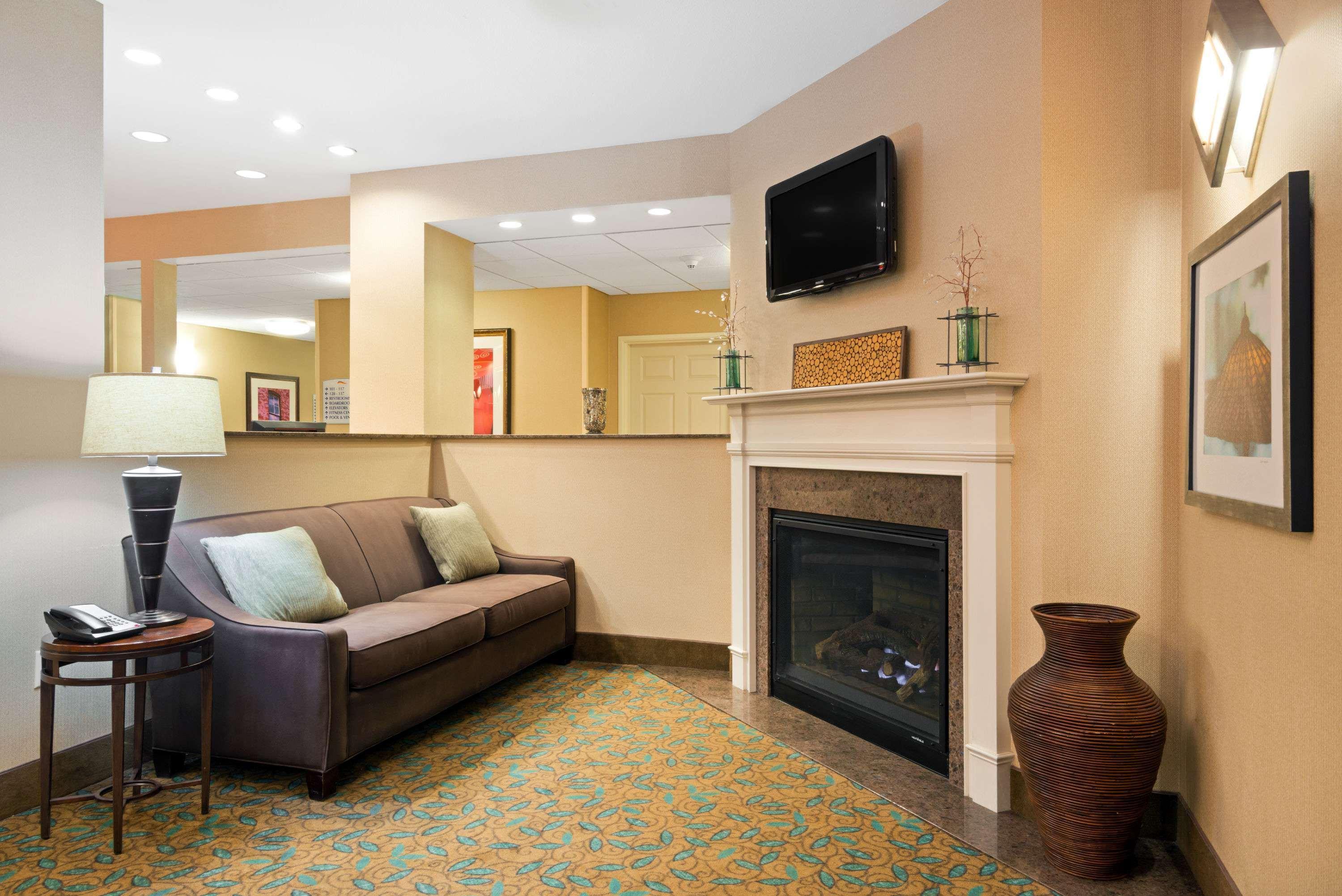 Baymont By Wyndham Denver International Airport Eksteriør billede