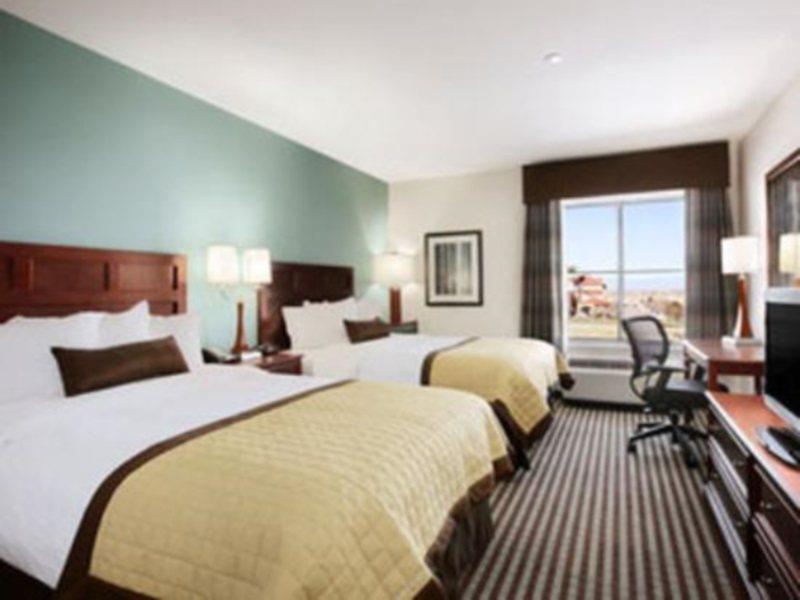 Baymont By Wyndham Denver International Airport Værelse billede